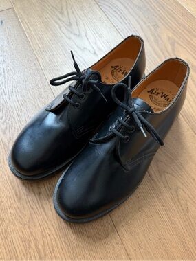 Unisex Doc Martens Air Wair - Black Leather - Made in England - UK Size 6 (EU39)